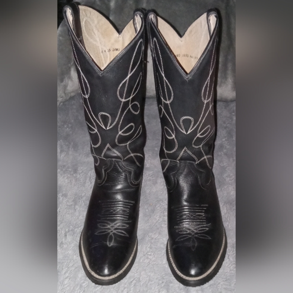 100% Leather Rounded Toe Western Style Boots